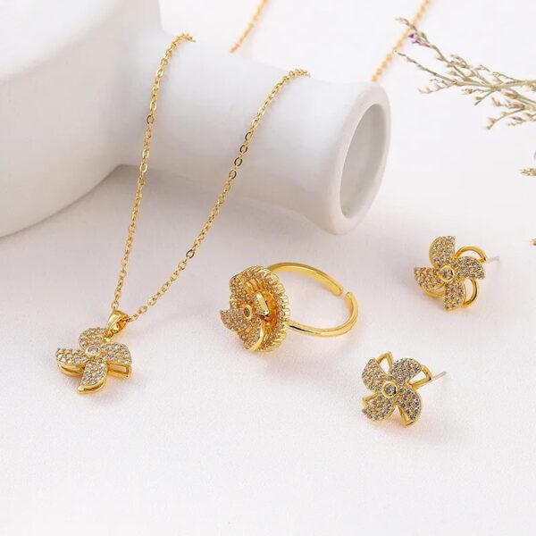Leaf clover jewelry set with cubic zirconia