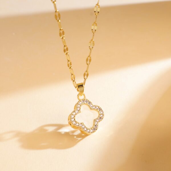 قلادة واي بتصميم خرزي (نسخة)