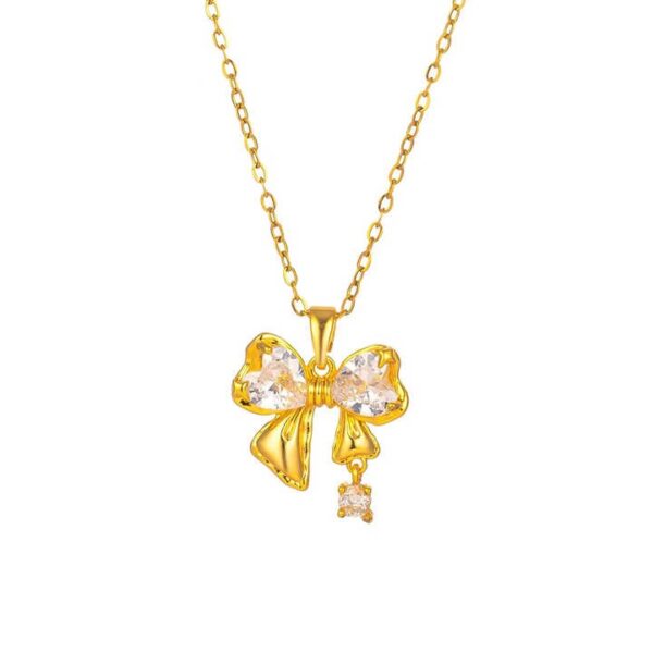 قلادة الفيونكة الكرستالية