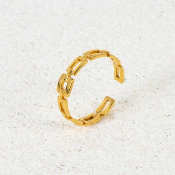 خاتم السلسلة الذهبية المفرغة