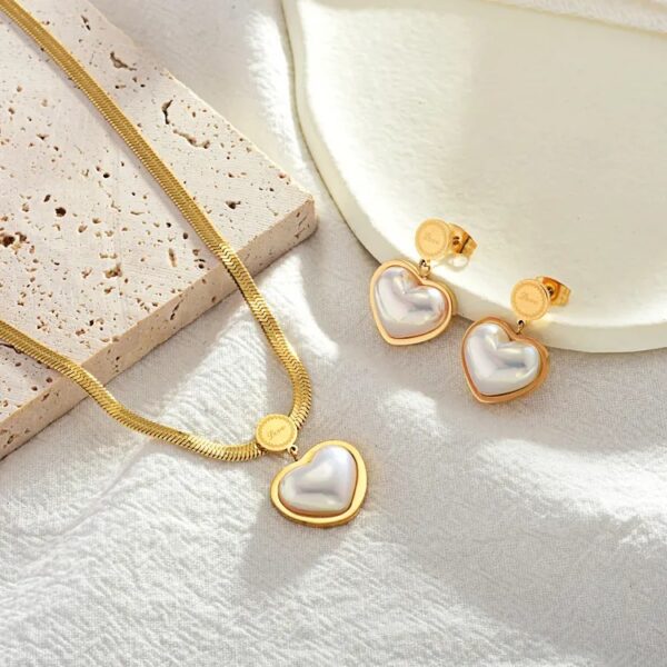 طقم القلوب اللؤلؤية