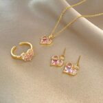 طقم قلب الكريستال الوردي