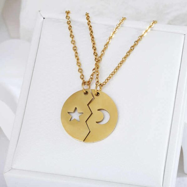 قلادة النجمة والقمر