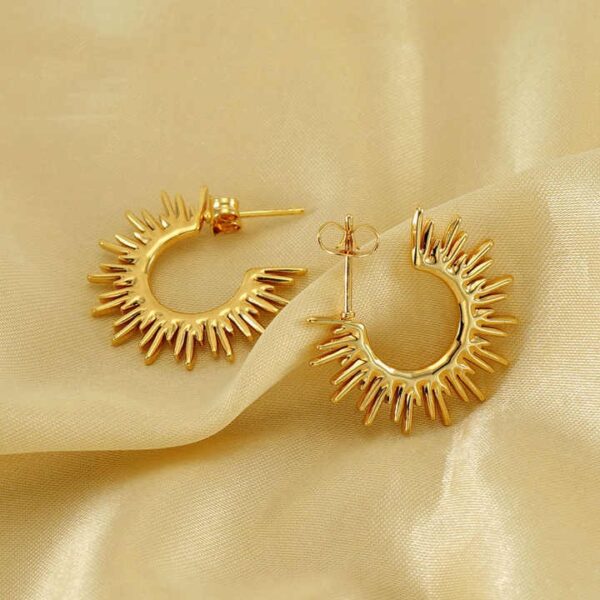 اقراط الشمس المشرقة