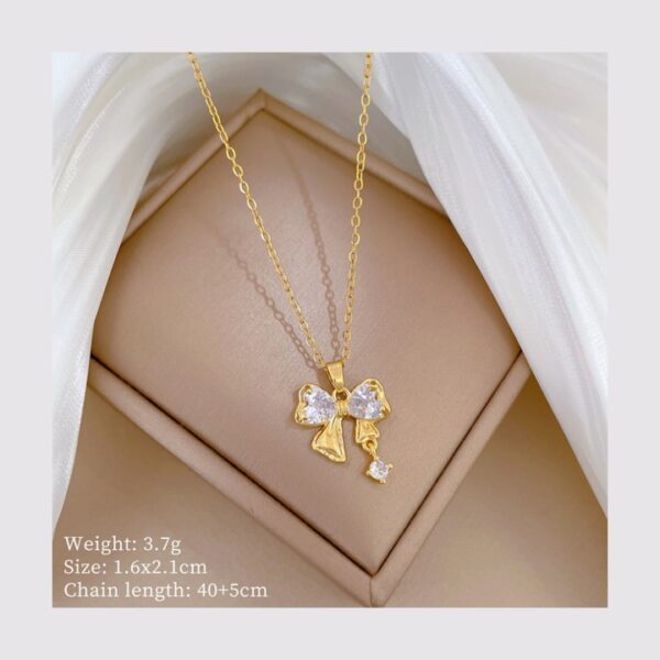 قلادة الفيونكة الكرستالية