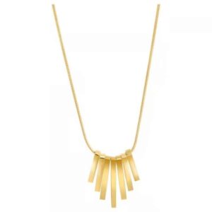 قلادة الياقة الريشية