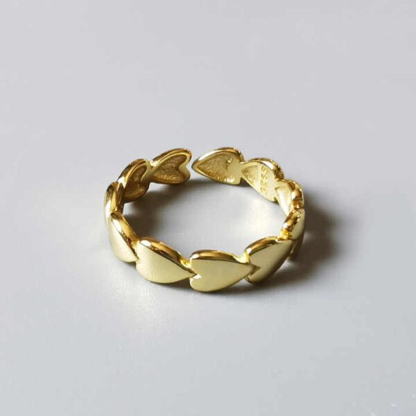 خاتم القلوب الذهبية