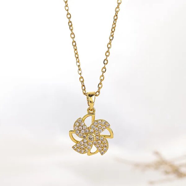 طقم زهرة الكرستال