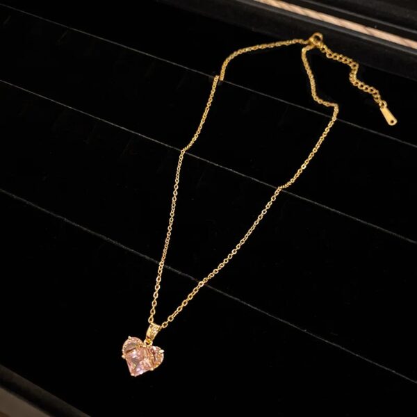 طقم قلب الكريستال الوردي